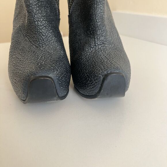 Acne Studios Women’s Araceli Texture Ankle Boots Navy Blue Leather Size 8/38 - Picture 5 of 15